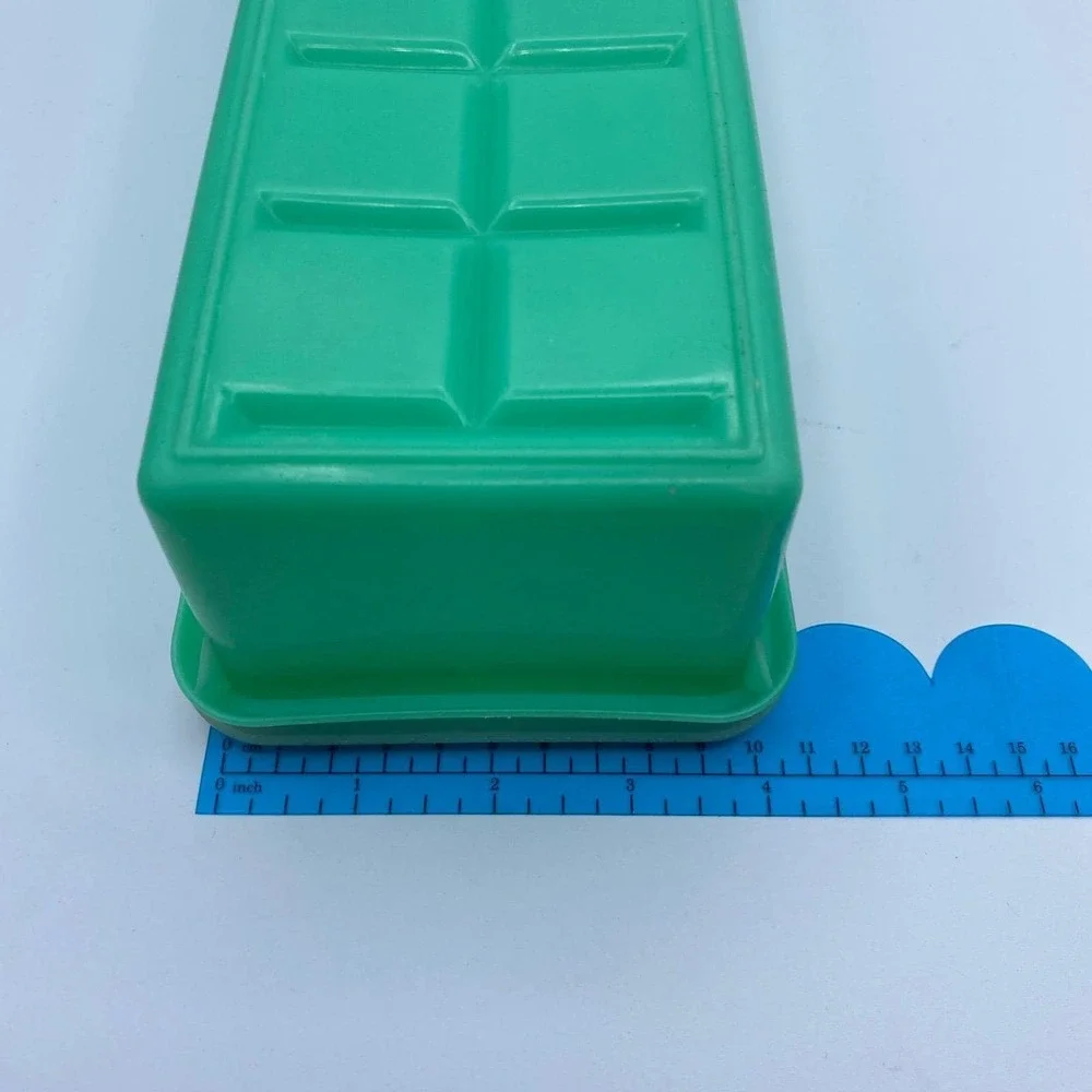 Tupperware vintage celery